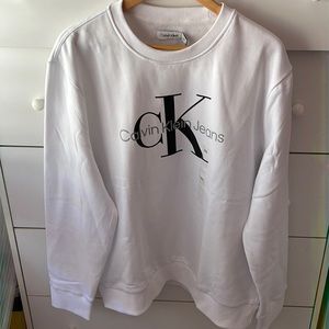 NWT CALVIN KLEIN CREWNECK